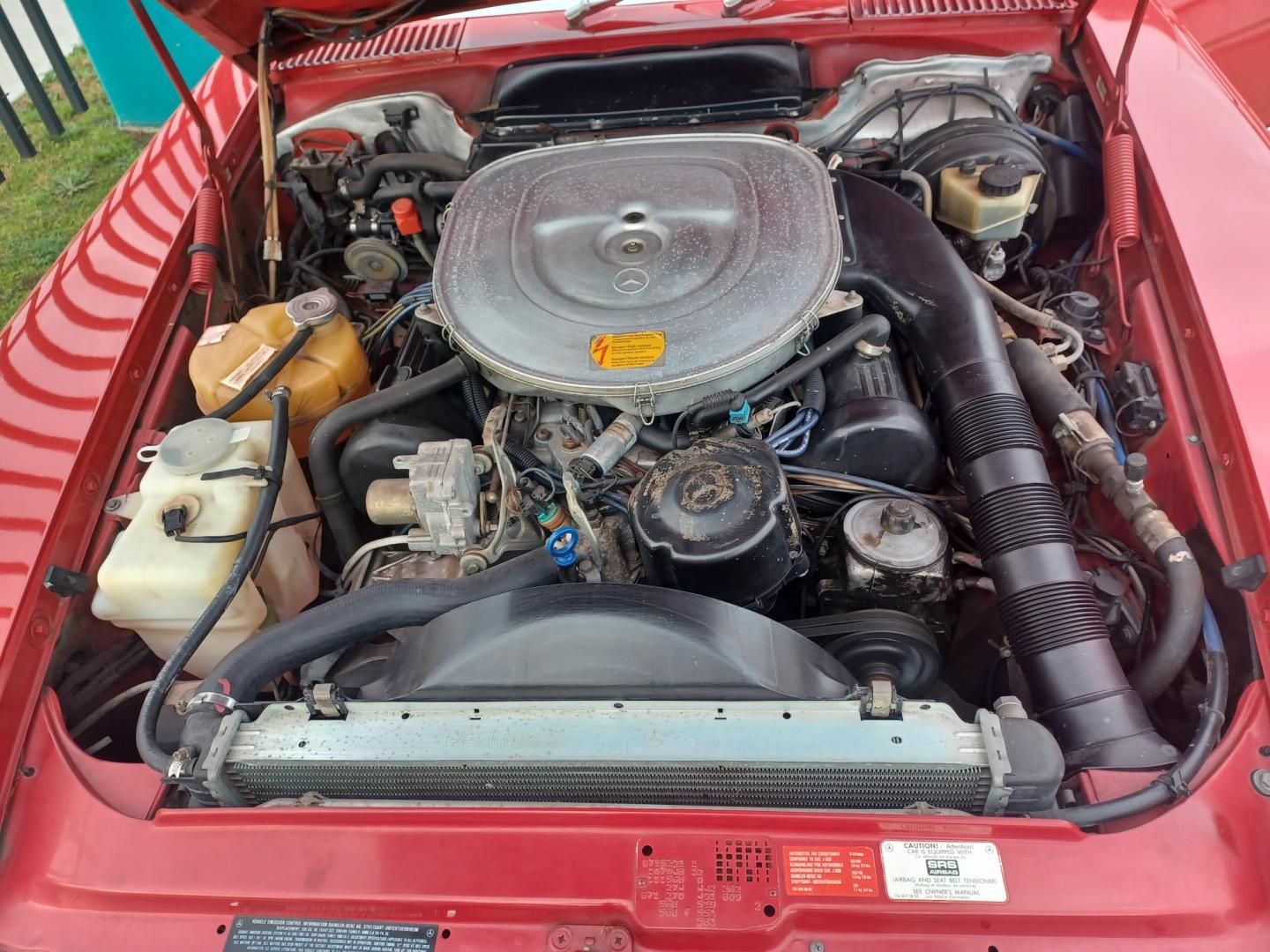 1989 RED /TAN, LEATHER Mercedes-Benz 560 SL coupe (WDBBA48D2KA) with an 5.6L V8 SOHC 16V engine, 4-Speed Automatic transmission, located at 2001 E. Lancaster, Ft. Worth, 76103, (817) 336-7000, 32.746181, -97.301018 - Photo#16